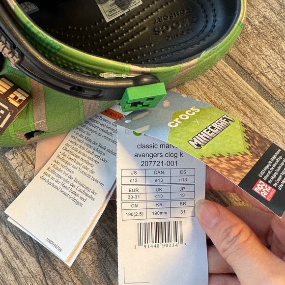 Brand New Crocs Minecraft Kids Classic Clogs - Picture 6 of 8